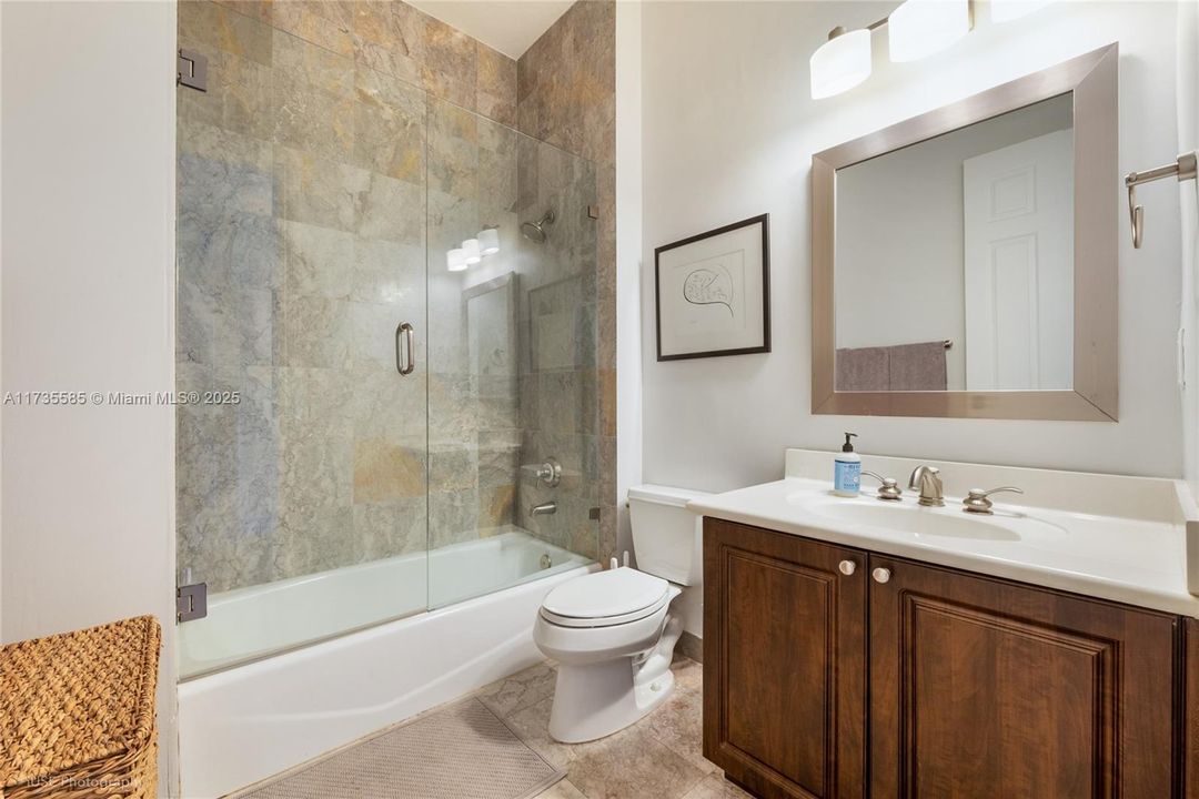 На продажу: $2,795,000 (6 спален, 5 ванн, 4500 Квадратных фут)