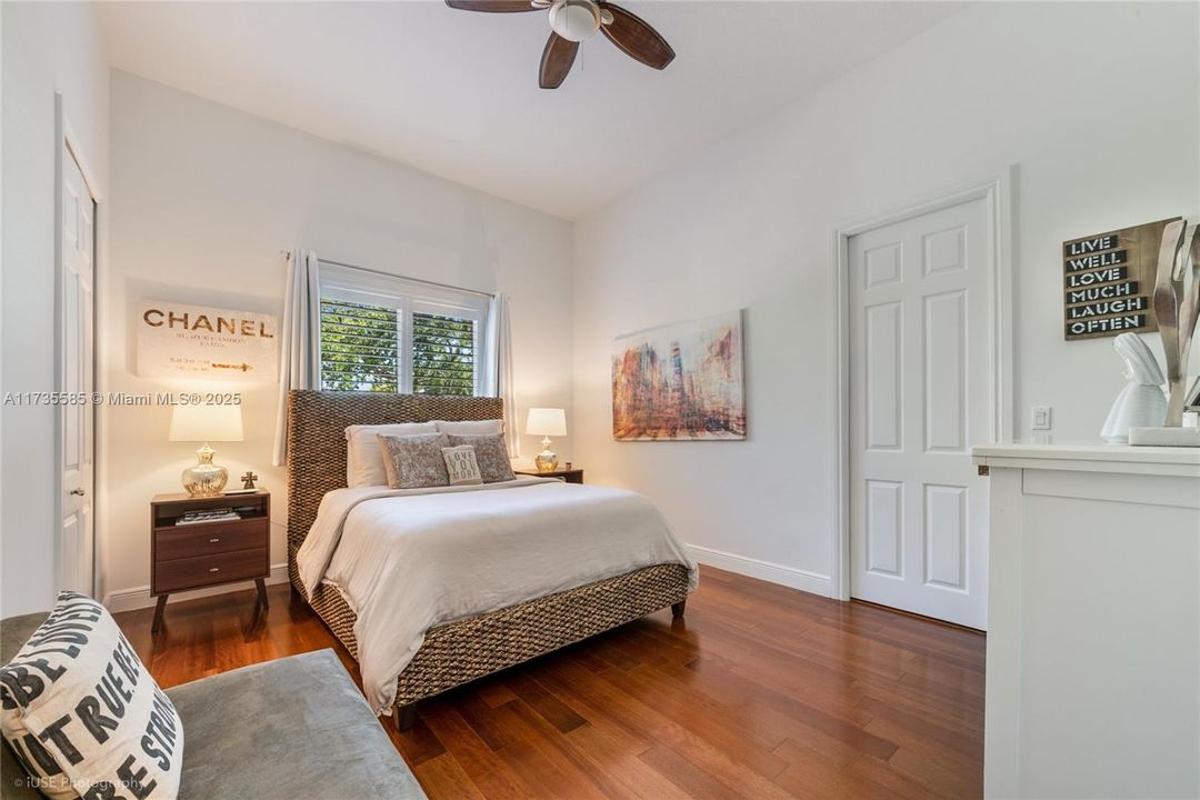 На продажу: $2,795,000 (6 спален, 5 ванн, 4500 Квадратных фут)