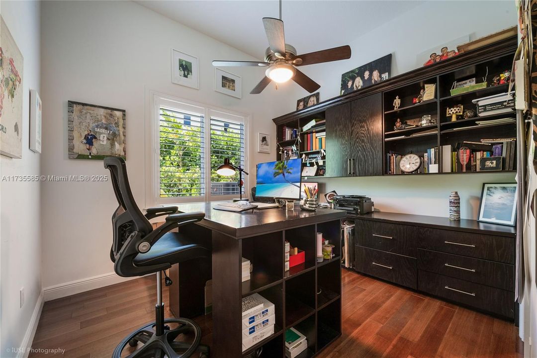 На продажу: $2,795,000 (6 спален, 5 ванн, 4500 Квадратных фут)