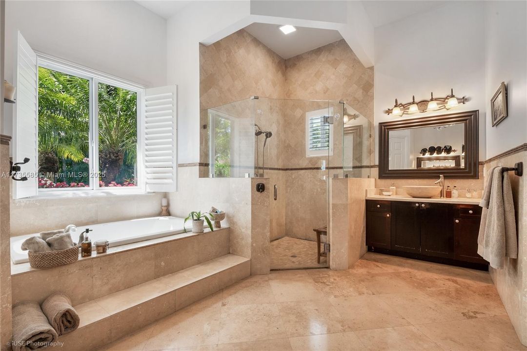 На продажу: $2,795,000 (6 спален, 5 ванн, 4500 Квадратных фут)