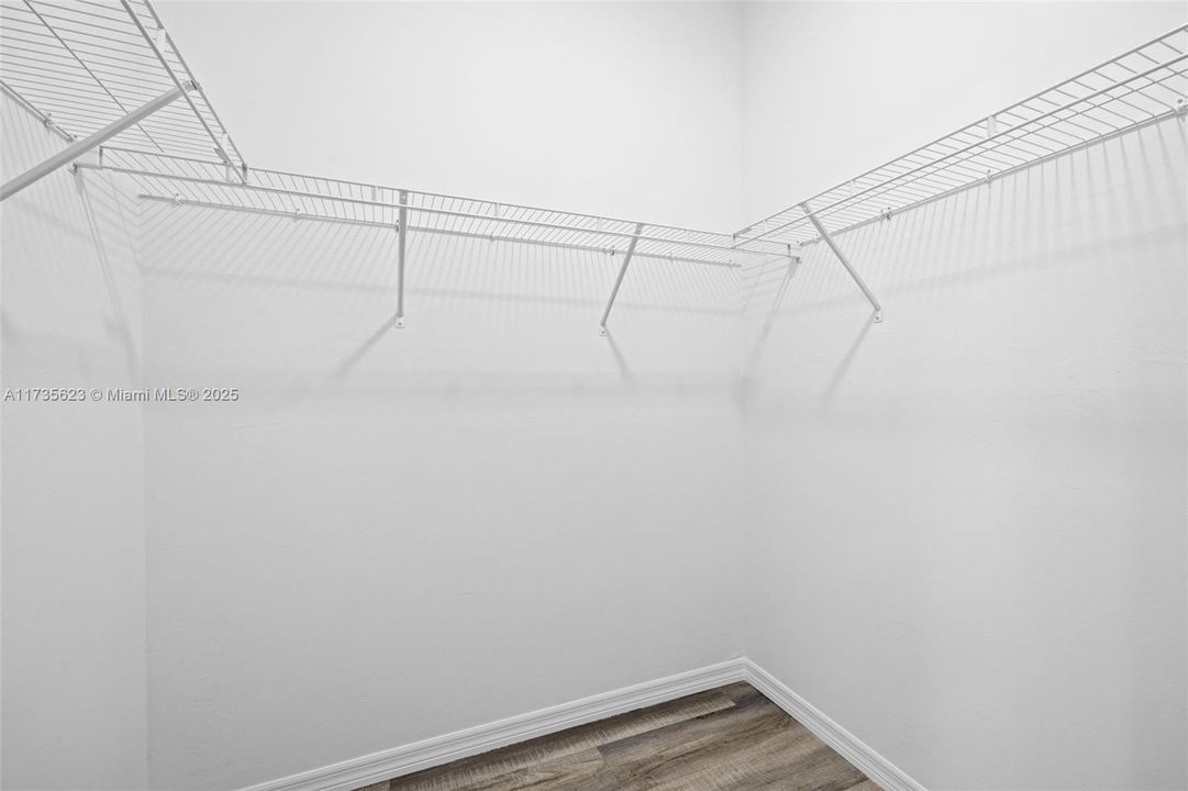 Recently Rented: $2,700 (4 beds, 2 baths, 1921 Square Feet)