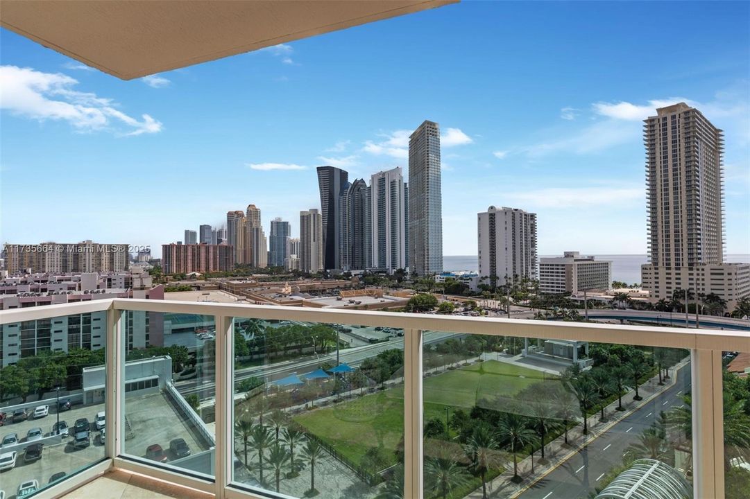 En Venta: $915,000 (3 camas, 2 baños, 1461 Pies cuadrados)