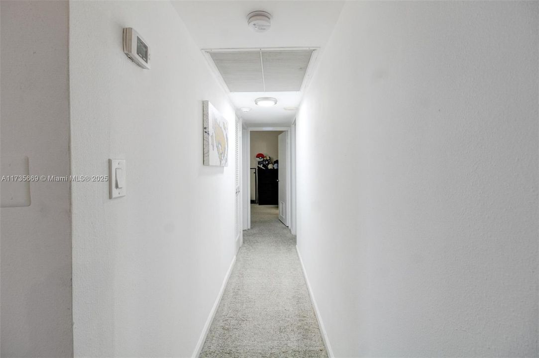 待售: $929,000 (2 贝兹, 2 浴室, 1056 平方英尺)