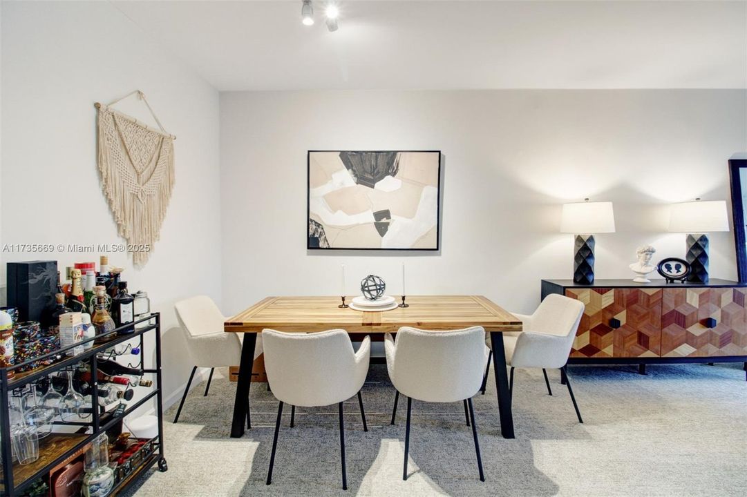 待售: $929,000 (2 贝兹, 2 浴室, 1056 平方英尺)