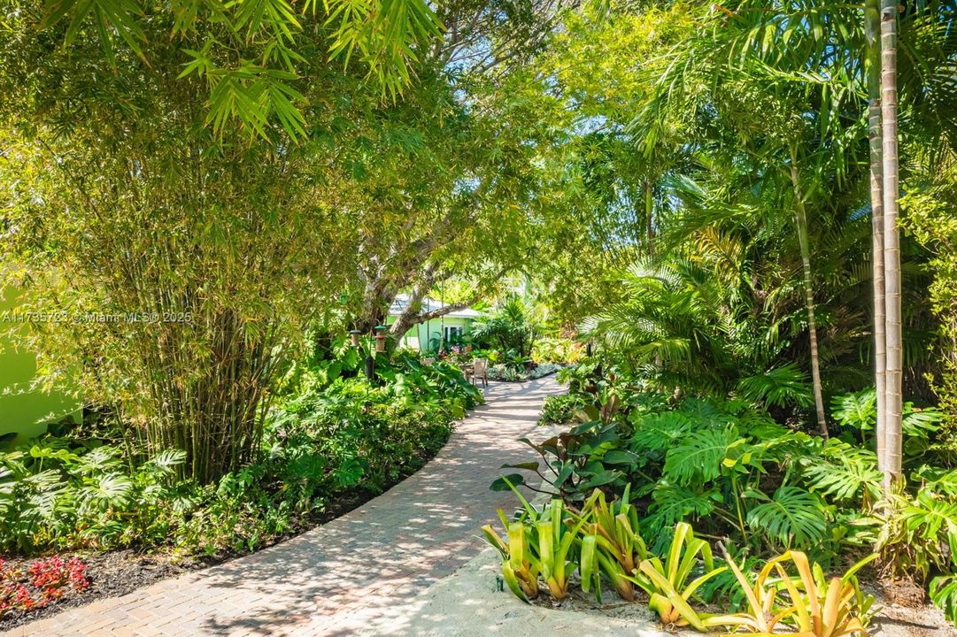 Недавно продано: $3,999,000 (5 спален, 4 ванн, 2358 Квадратных фут)