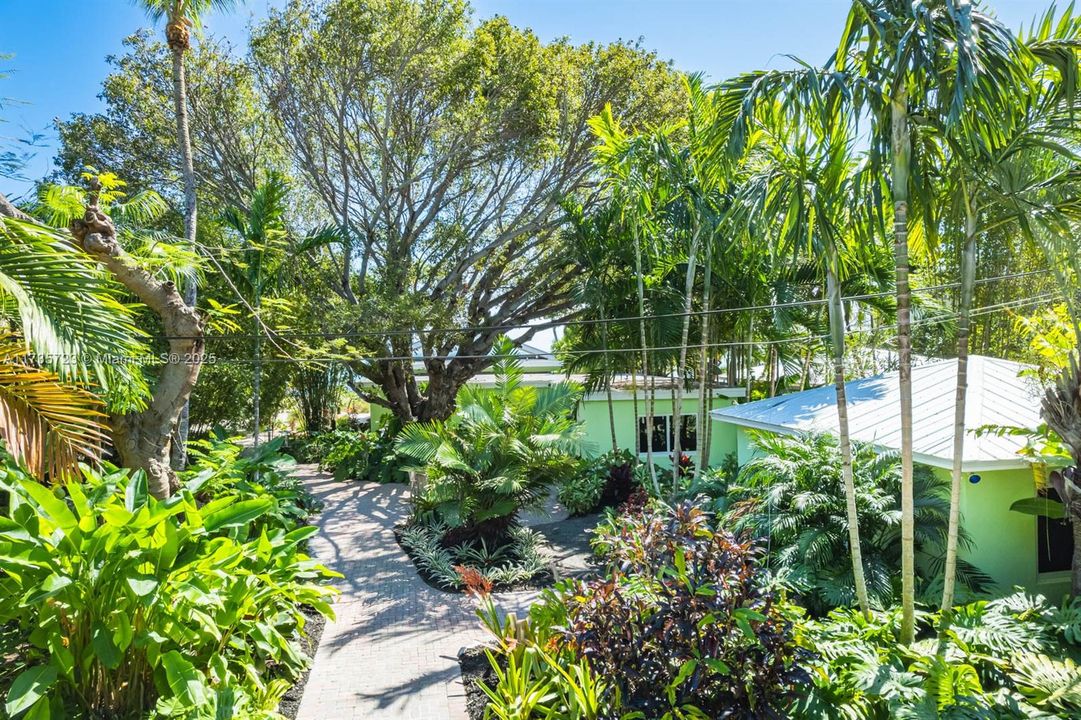 Недавно продано: $3,999,000 (5 спален, 4 ванн, 2358 Квадратных фут)