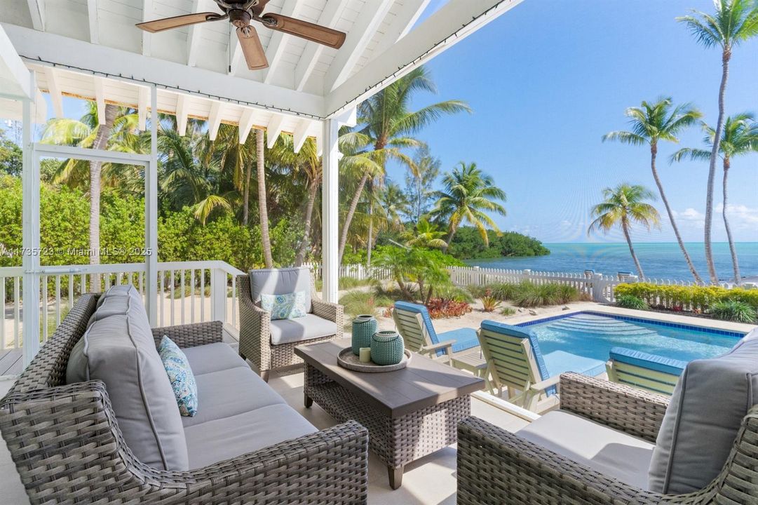 Недавно продано: $3,999,000 (5 спален, 4 ванн, 2358 Квадратных фут)