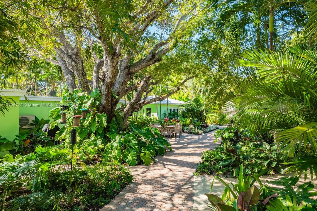 Недавно продано: $3,999,000 (5 спален, 4 ванн, 2358 Квадратных фут)