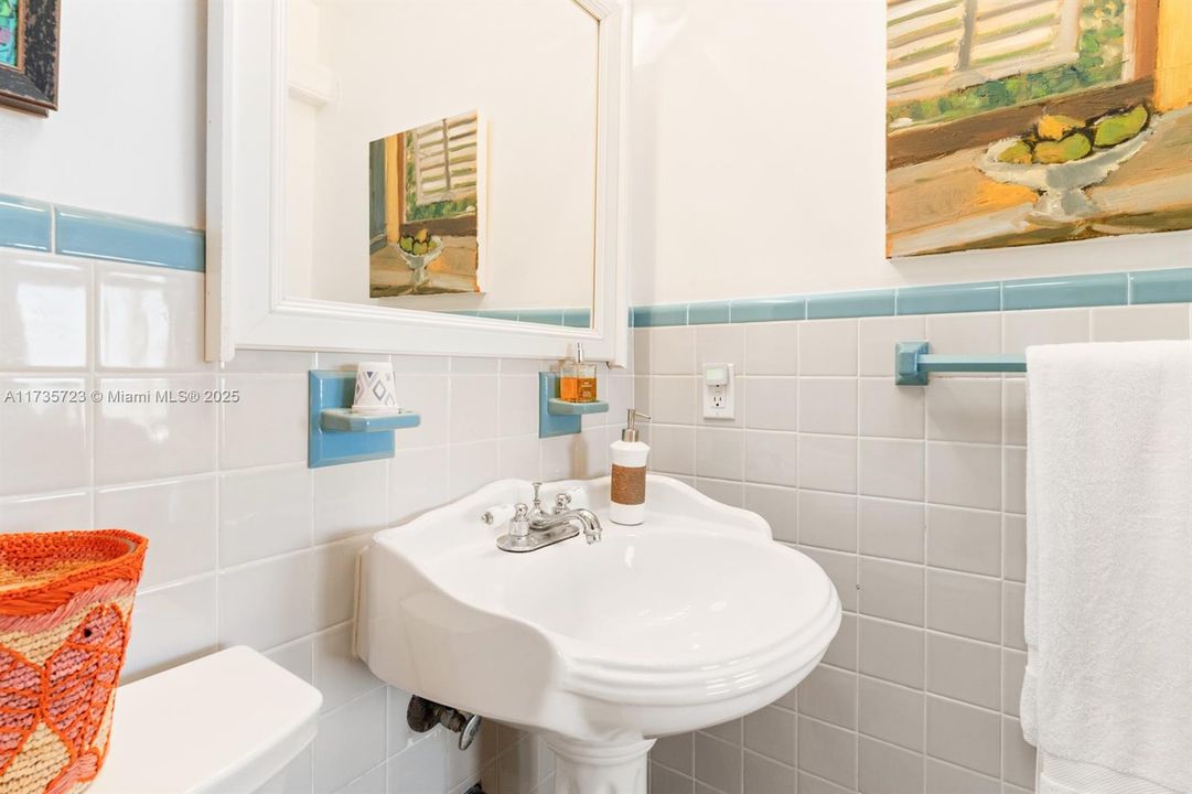 Недавно продано: $3,999,000 (5 спален, 4 ванн, 2358 Квадратных фут)