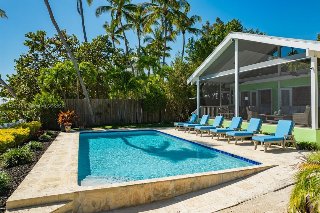 Недавно продано: $3,999,000 (5 спален, 4 ванн, 2358 Квадратных фут)