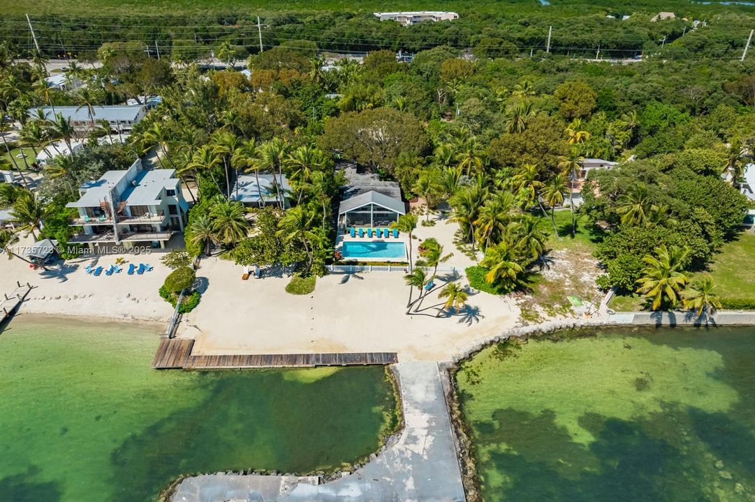 Недавно продано: $3,999,000 (5 спален, 4 ванн, 2358 Квадратных фут)