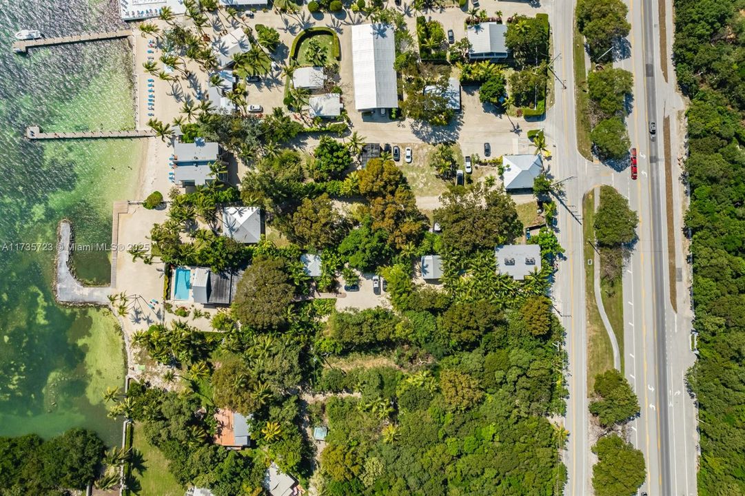 Недавно продано: $3,999,000 (5 спален, 4 ванн, 2358 Квадратных фут)