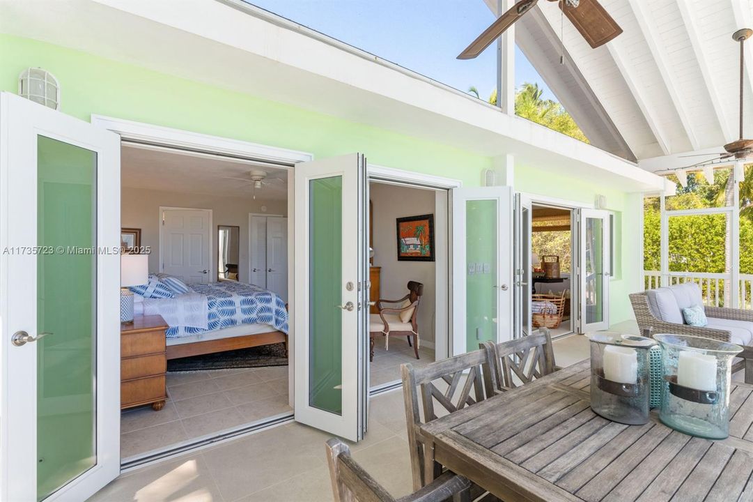 Недавно продано: $3,999,000 (5 спален, 4 ванн, 2358 Квадратных фут)