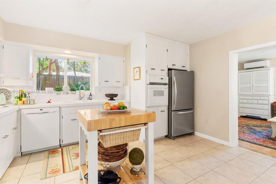 Недавно продано: $3,999,000 (5 спален, 4 ванн, 2358 Квадратных фут)