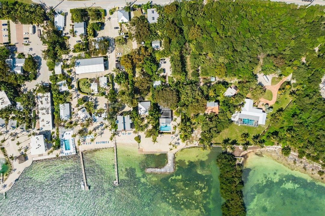 Недавно продано: $3,999,000 (5 спален, 4 ванн, 2358 Квадратных фут)