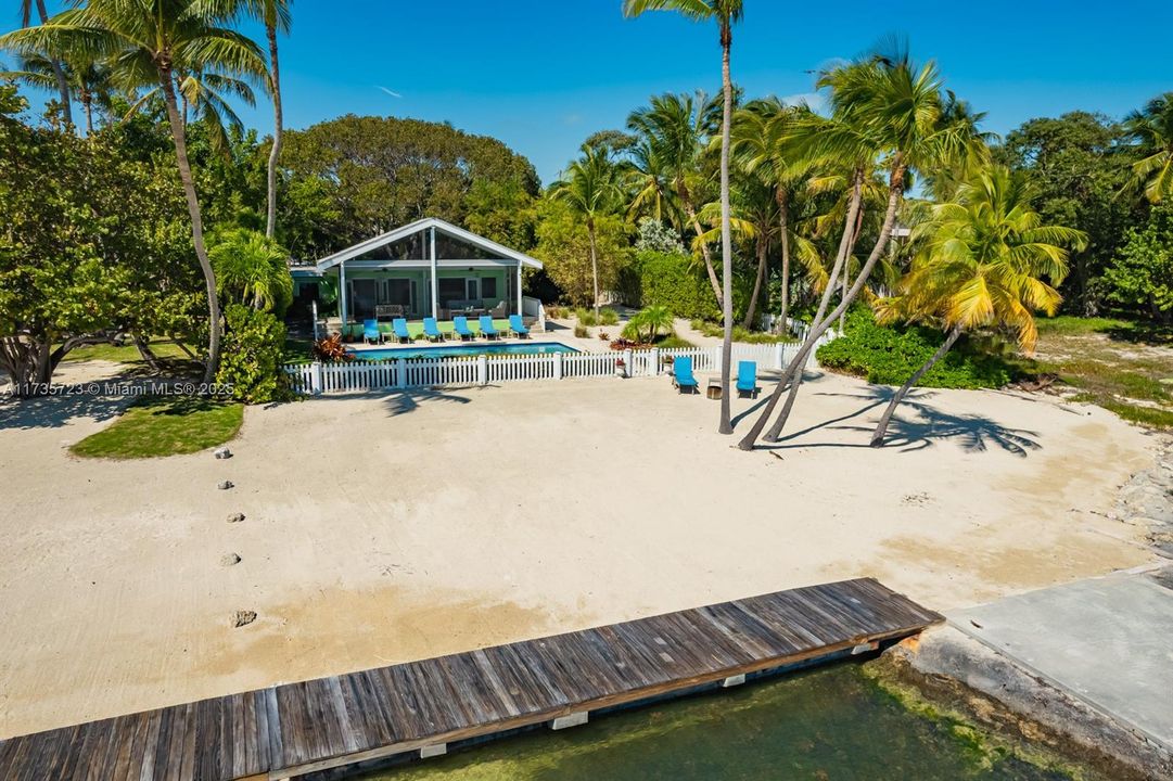 Недавно продано: $3,999,000 (5 спален, 4 ванн, 2358 Квадратных фут)