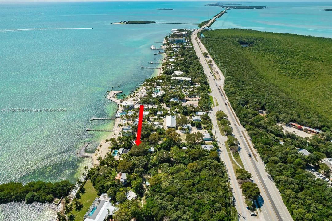 Недавно продано: $3,999,000 (5 спален, 4 ванн, 2358 Квадратных фут)