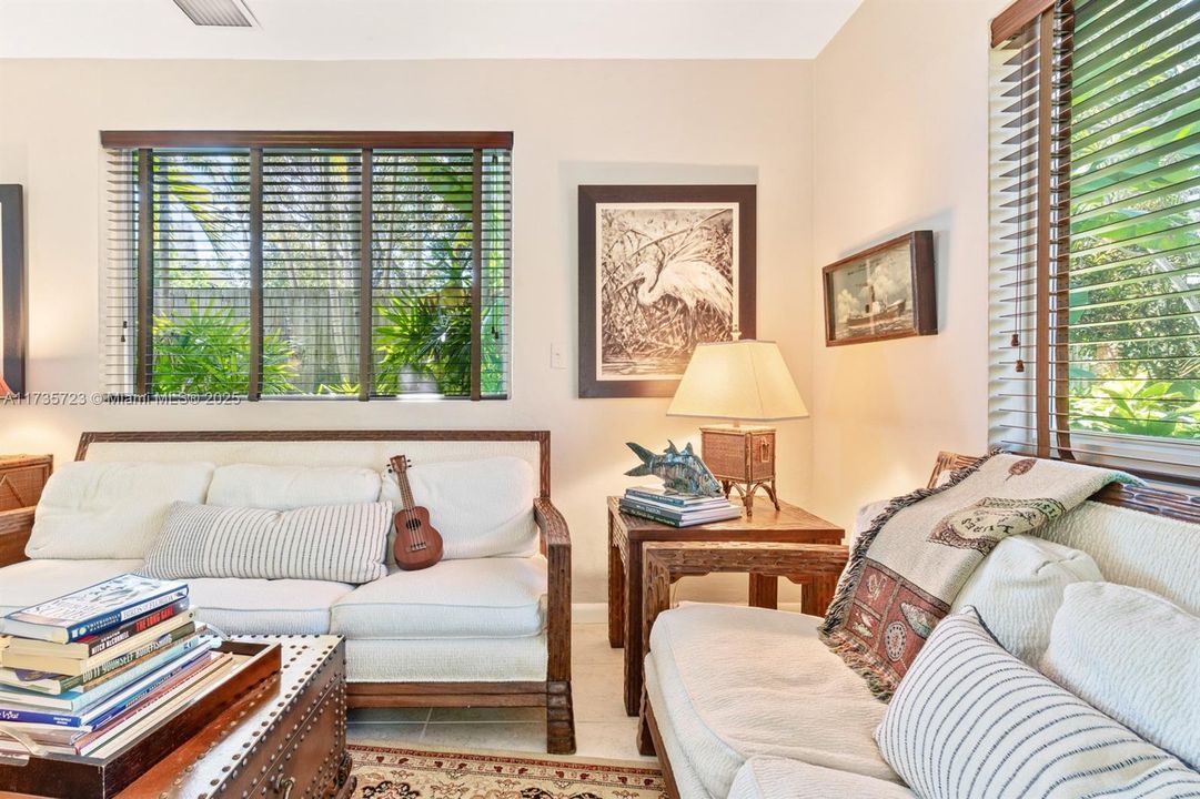 Недавно продано: $3,999,000 (5 спален, 4 ванн, 2358 Квадратных фут)