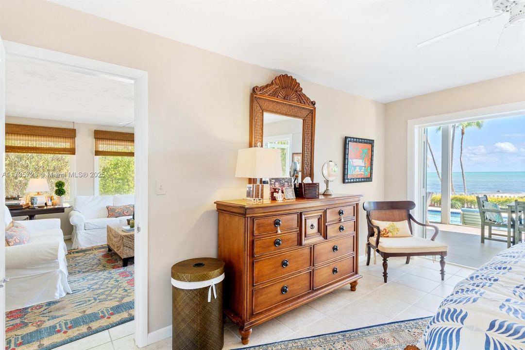 Недавно продано: $3,999,000 (5 спален, 4 ванн, 2358 Квадратных фут)