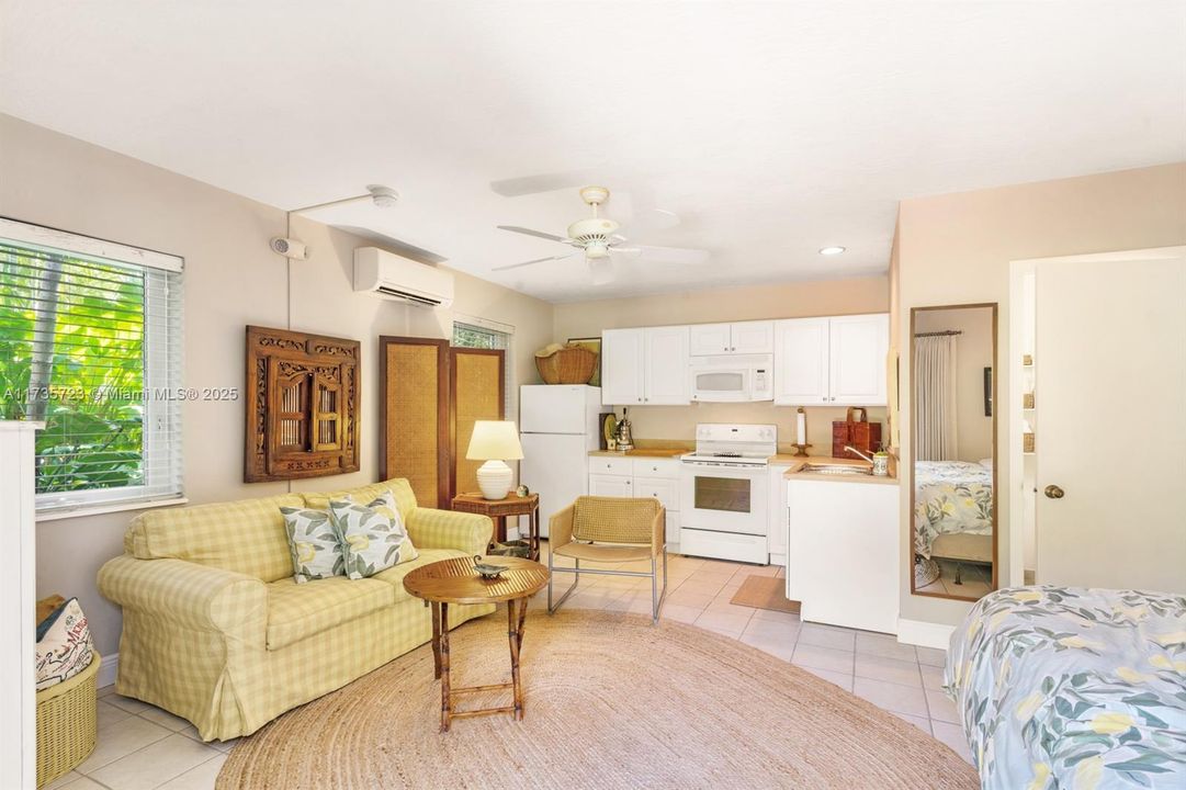 Недавно продано: $3,999,000 (5 спален, 4 ванн, 2358 Квадратных фут)