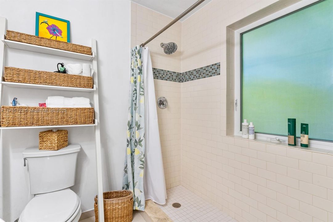 Недавно продано: $3,999,000 (5 спален, 4 ванн, 2358 Квадратных фут)