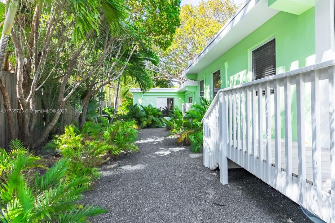 Недавно продано: $3,999,000 (5 спален, 4 ванн, 2358 Квадратных фут)