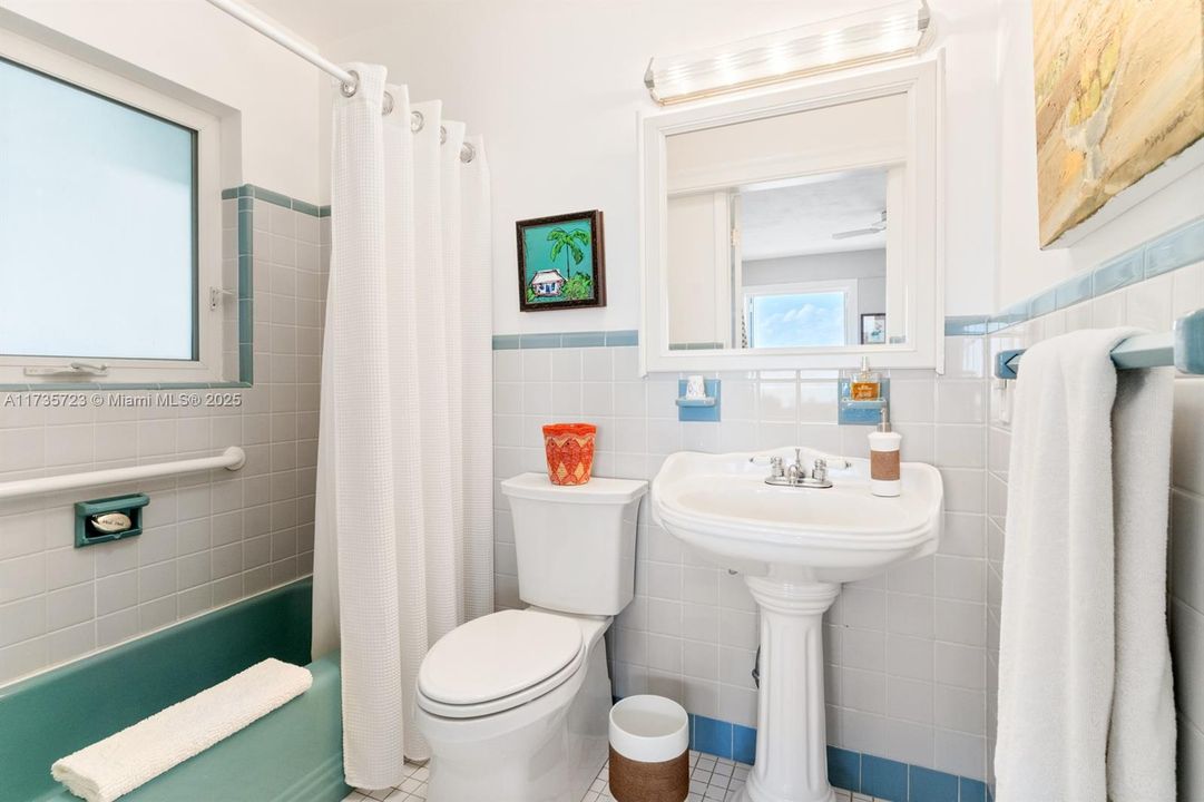 Недавно продано: $3,999,000 (5 спален, 4 ванн, 2358 Квадратных фут)