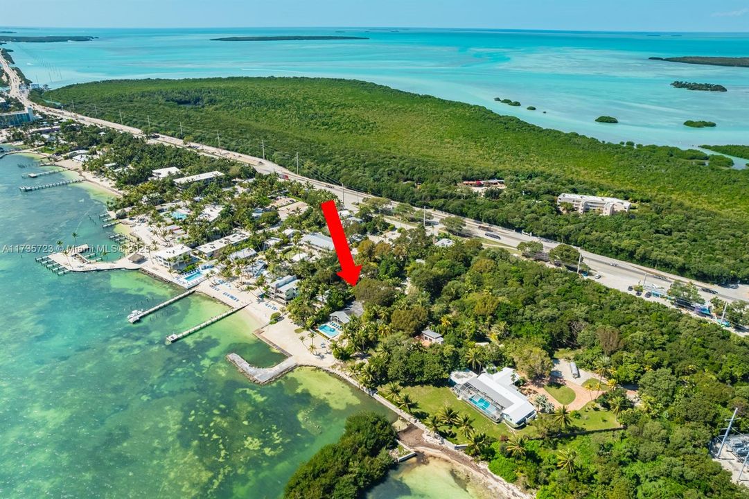 Недавно продано: $3,999,000 (5 спален, 4 ванн, 2358 Квадратных фут)