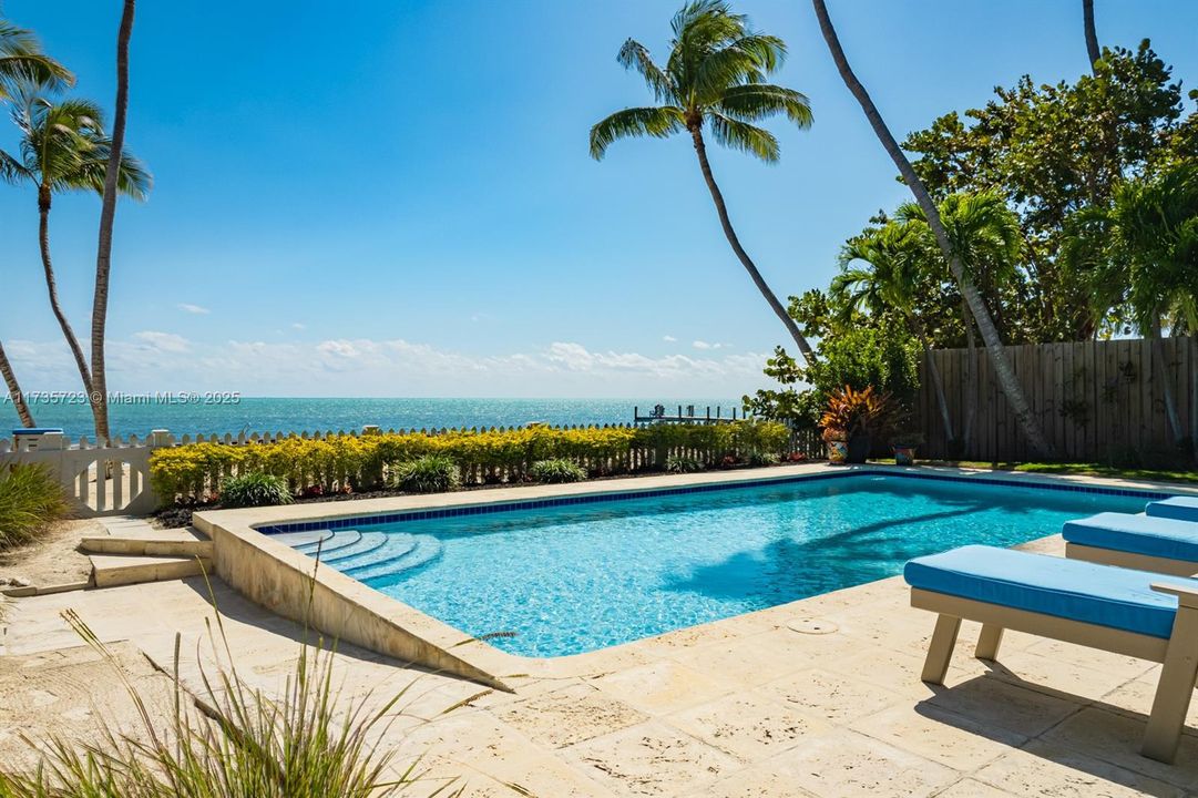 Недавно продано: $3,999,000 (5 спален, 4 ванн, 2358 Квадратных фут)