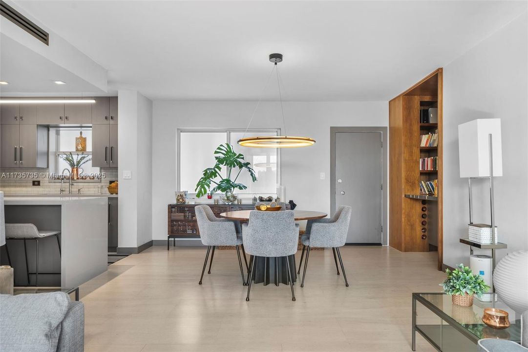 Vendido Recientemente: $630,000 (2 camas, 2 baños, 1108 Pies cuadrados)