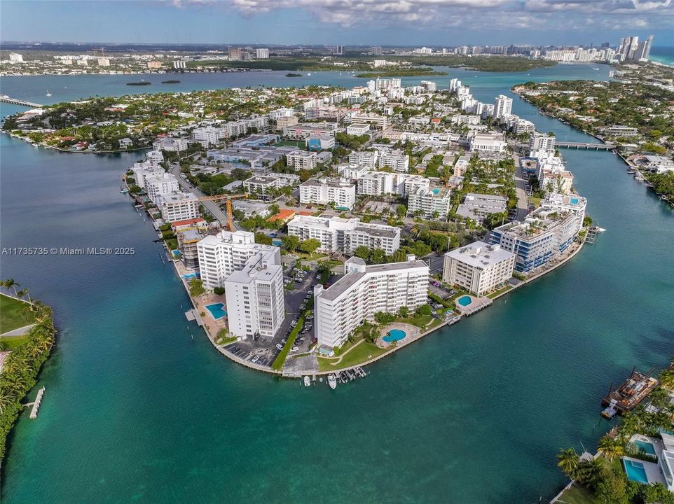 Vendido Recientemente: $630,000 (2 camas, 2 baños, 1108 Pies cuadrados)