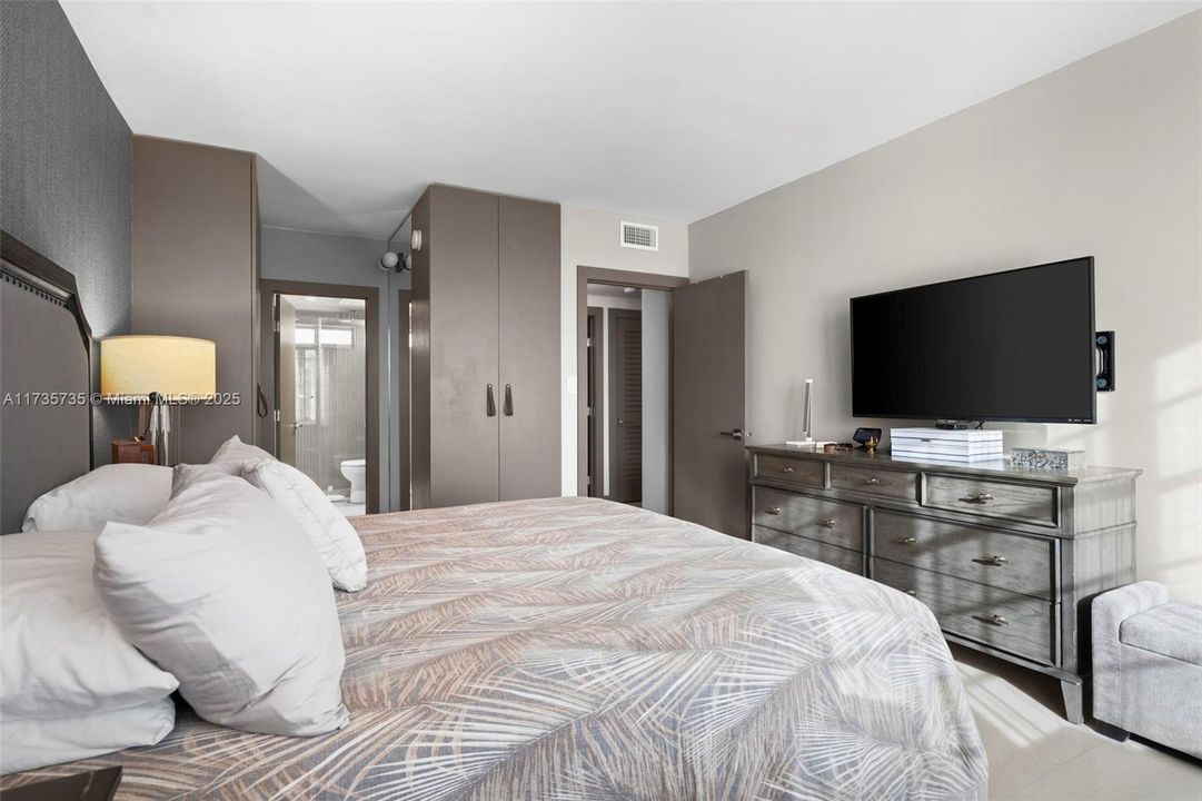 Vendido Recientemente: $630,000 (2 camas, 2 baños, 1108 Pies cuadrados)