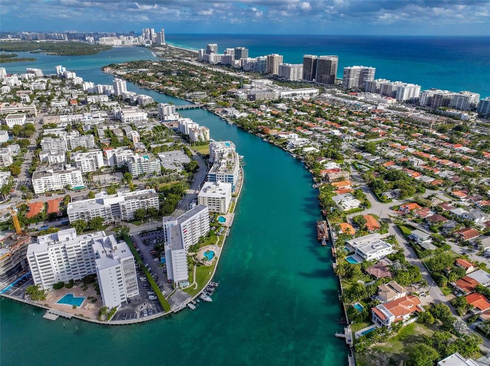 Vendido Recientemente: $630,000 (2 camas, 2 baños, 1108 Pies cuadrados)