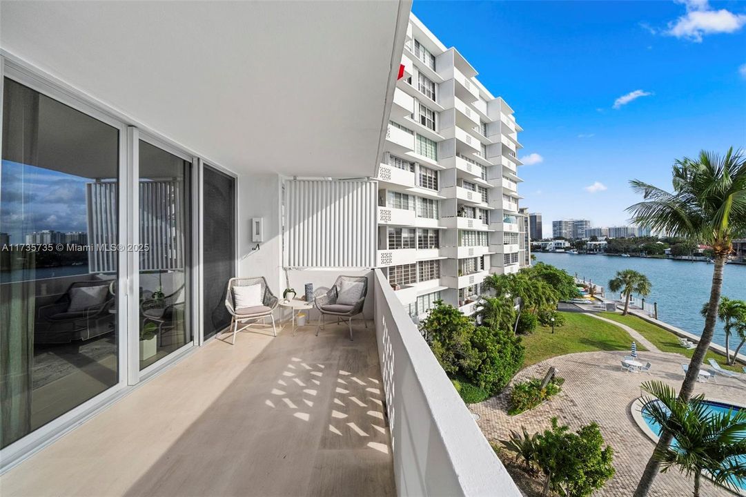 Vendido Recientemente: $630,000 (2 camas, 2 baños, 1108 Pies cuadrados)