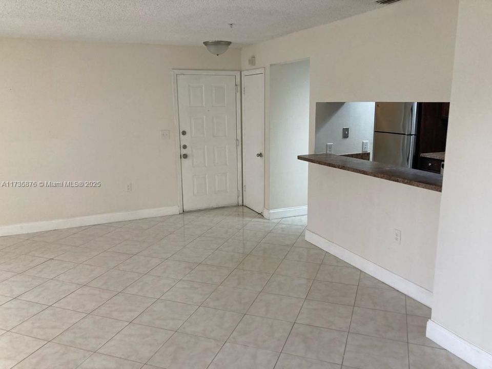 Recently Rented: $1,675 (1 beds, 1 baths, 925 Square Feet)