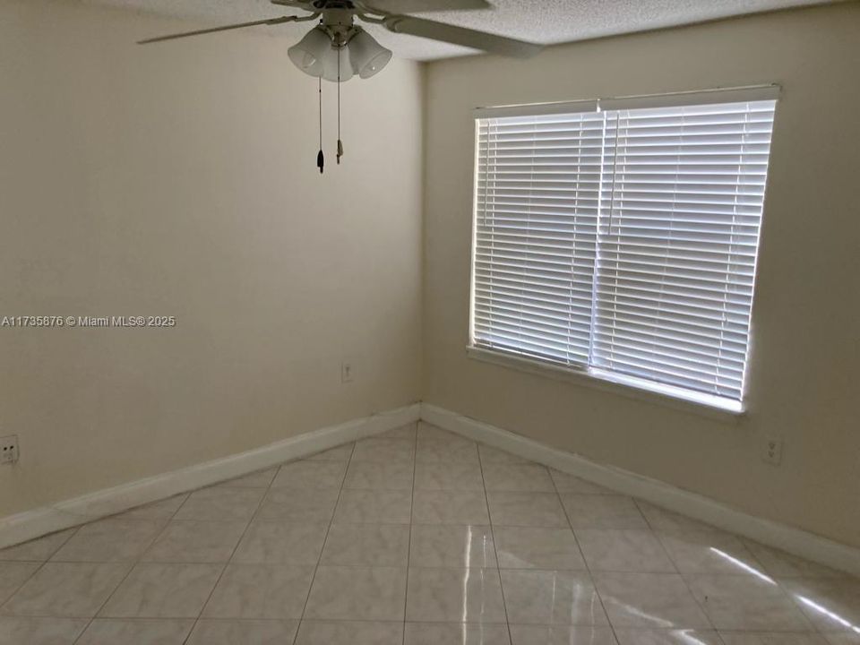 Recently Rented: $1,675 (1 beds, 1 baths, 925 Square Feet)
