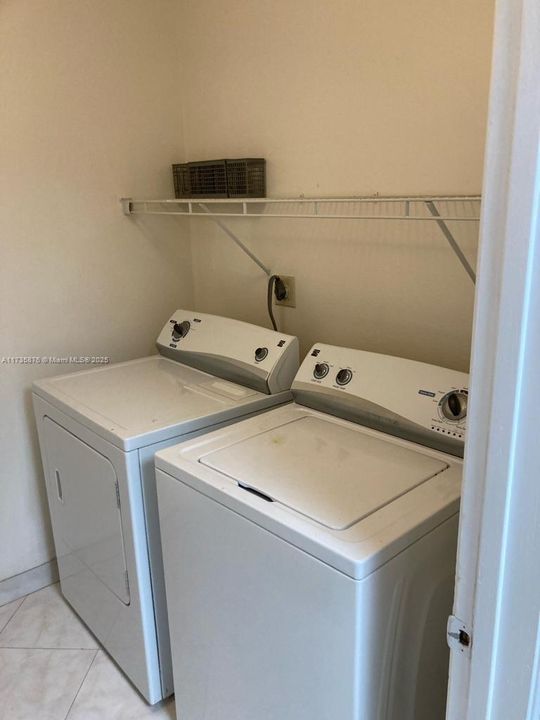 Recently Rented: $1,675 (1 beds, 1 baths, 925 Square Feet)