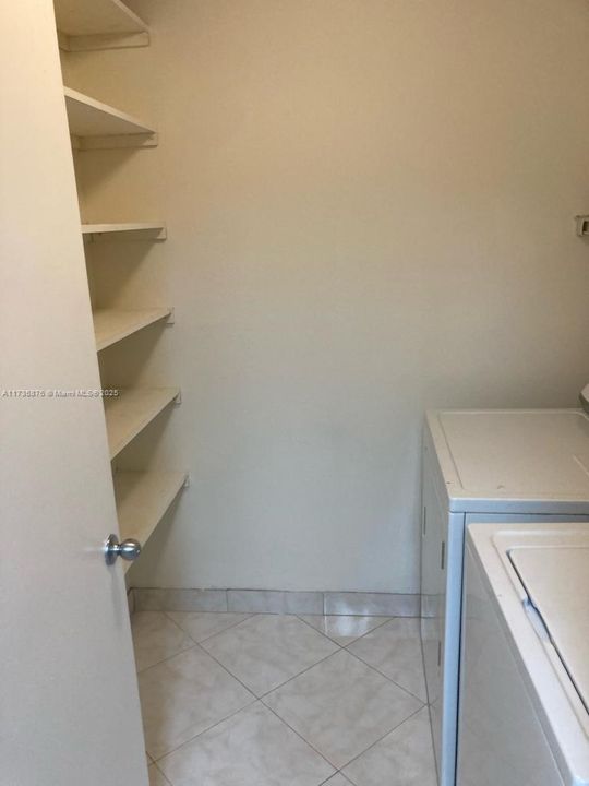 Recently Rented: $1,675 (1 beds, 1 baths, 925 Square Feet)