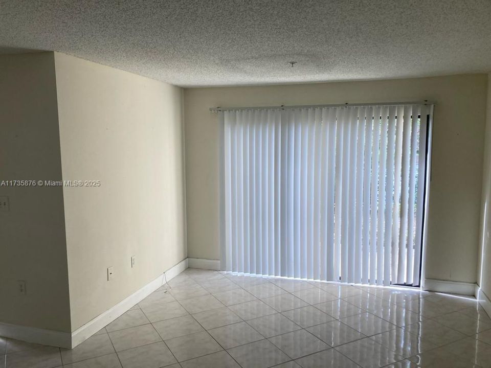 Recently Rented: $1,675 (1 beds, 1 baths, 925 Square Feet)