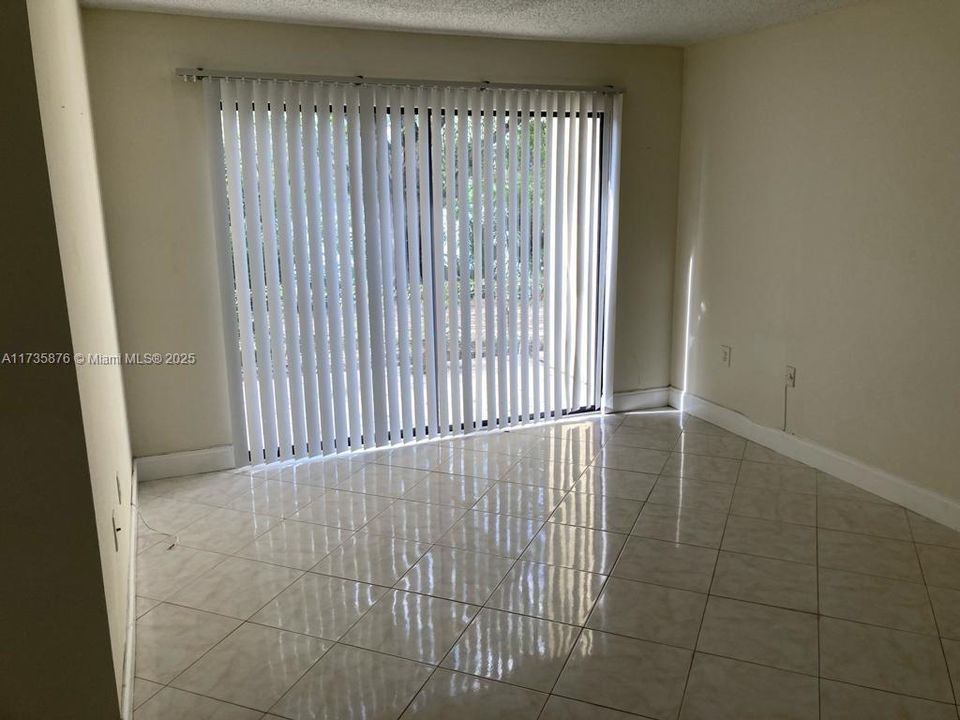 Recently Rented: $1,675 (1 beds, 1 baths, 925 Square Feet)