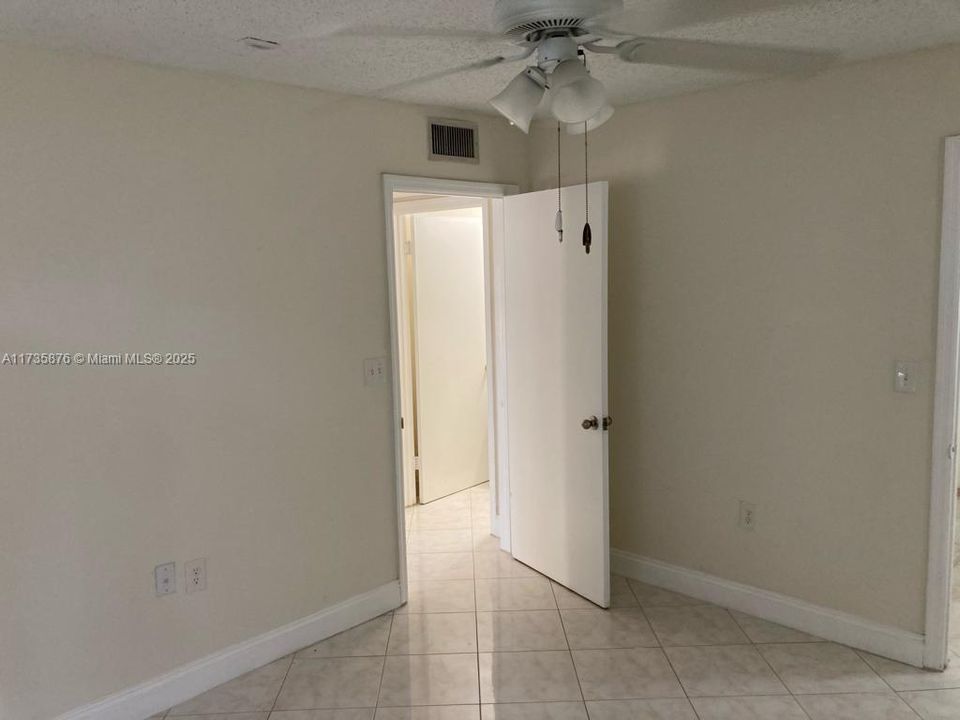Recently Rented: $1,675 (1 beds, 1 baths, 925 Square Feet)