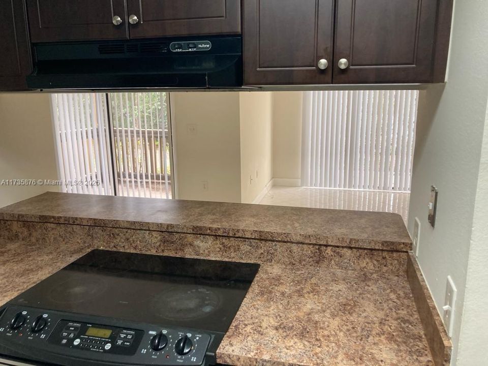 Recently Rented: $1,675 (1 beds, 1 baths, 925 Square Feet)