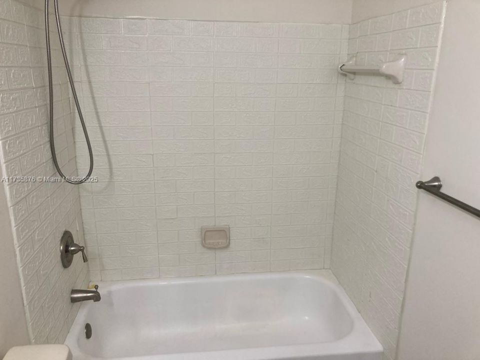 Recently Rented: $1,675 (1 beds, 1 baths, 925 Square Feet)