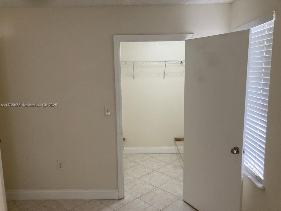 Recently Rented: $1,675 (1 beds, 1 baths, 925 Square Feet)