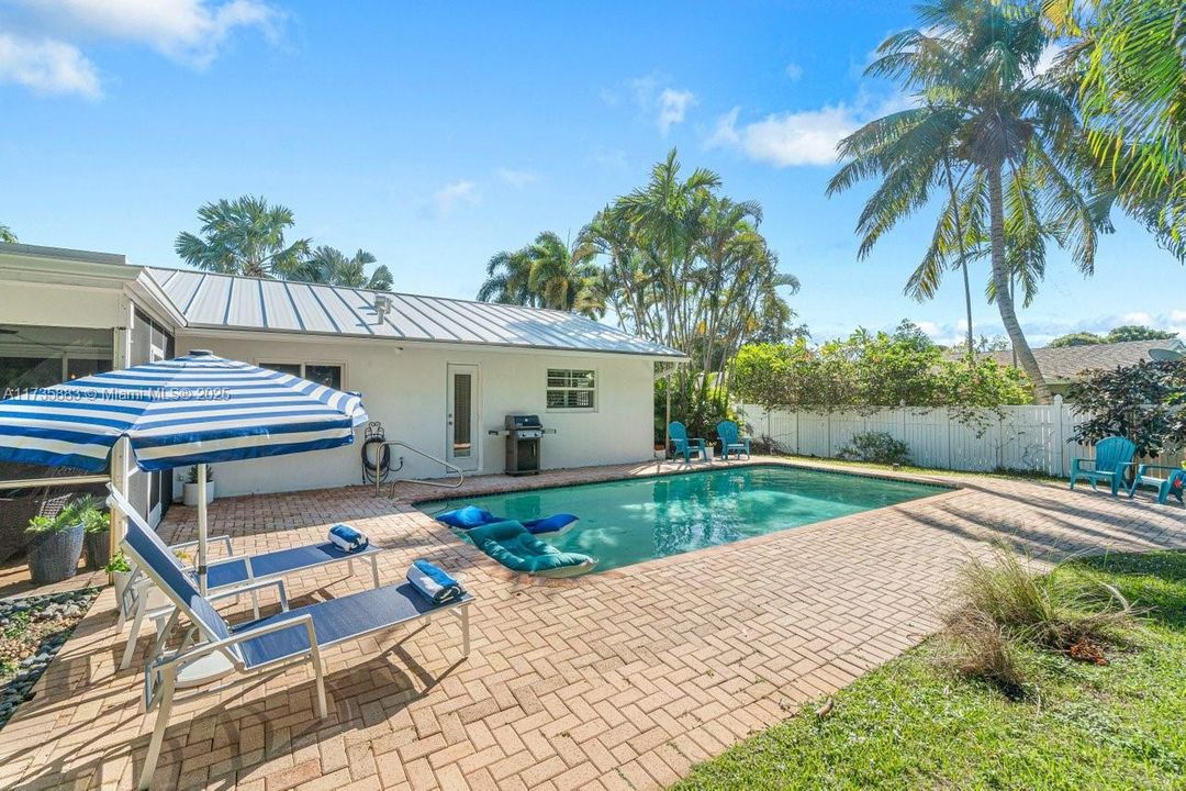 Activo con contrato: $915,000 (3 camas, 2 baños, 1387 Pies cuadrados)