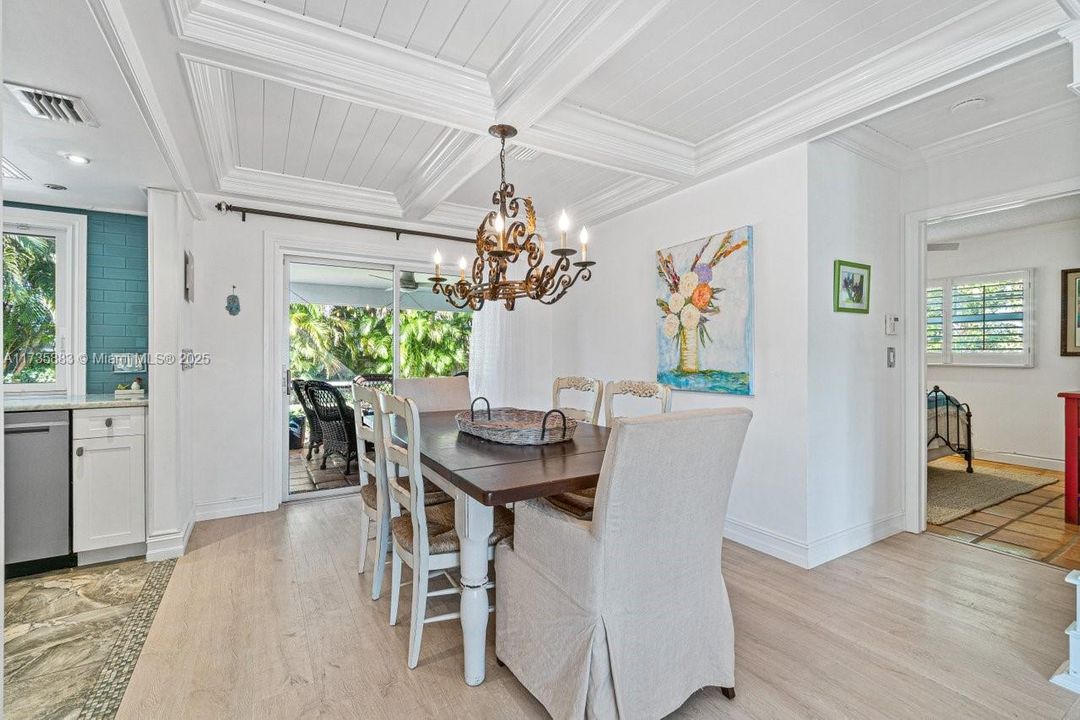 Activo con contrato: $915,000 (3 camas, 2 baños, 1387 Pies cuadrados)