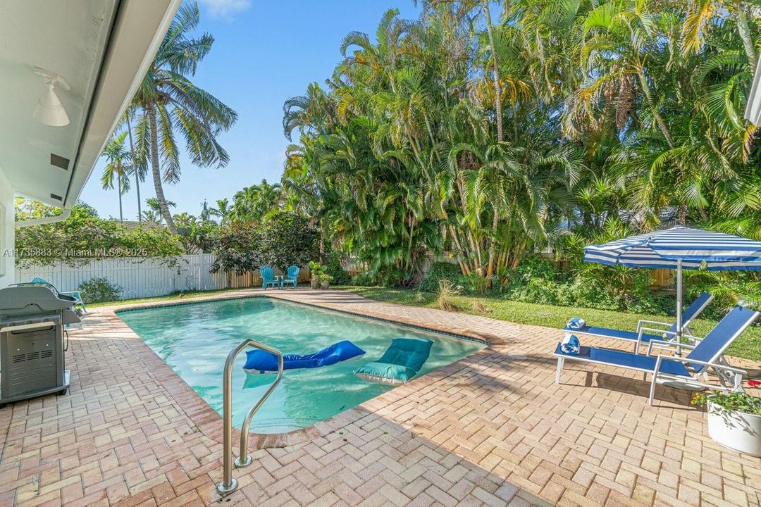 Activo con contrato: $915,000 (3 camas, 2 baños, 1387 Pies cuadrados)