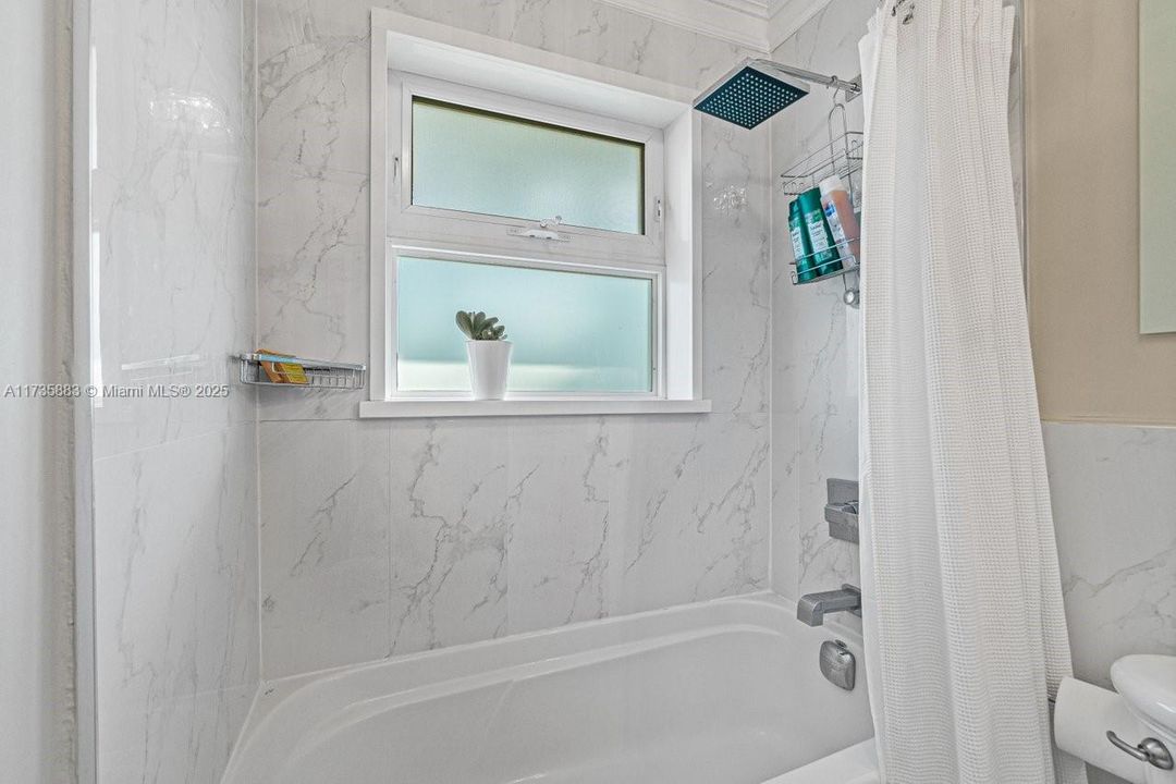 Activo con contrato: $915,000 (3 camas, 2 baños, 1387 Pies cuadrados)