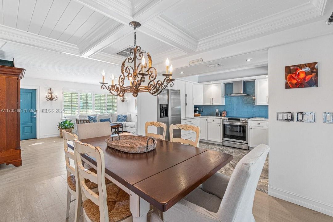 Activo con contrato: $915,000 (3 camas, 2 baños, 1387 Pies cuadrados)