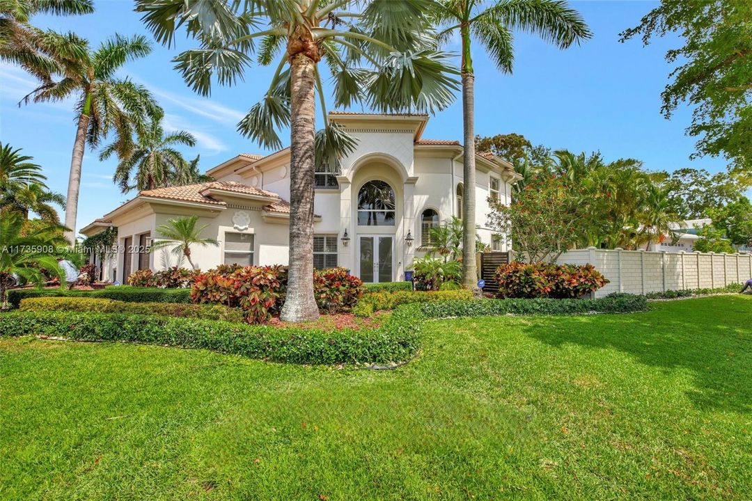 最近售出: $1,790,000 (4 贝兹, 3 浴室, 3486 平方英尺)